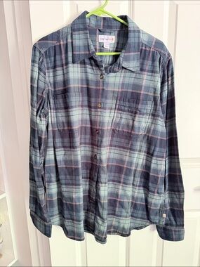 Carhartt Women’s Navy and Light Blue Plaid Button-Down Shirt